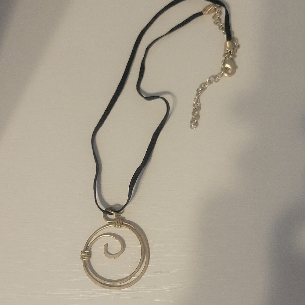 Elegant Silver tone Swirl Pendant Necklace claw clasp leather chain